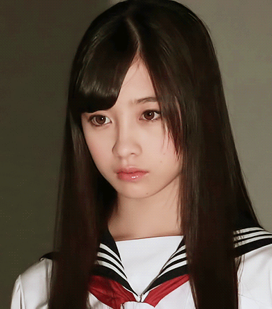 橋本環奈 深いスリットの黒ドレス、太股から白肌美脚で登場 感染から復帰舞台「号泣」と感謝