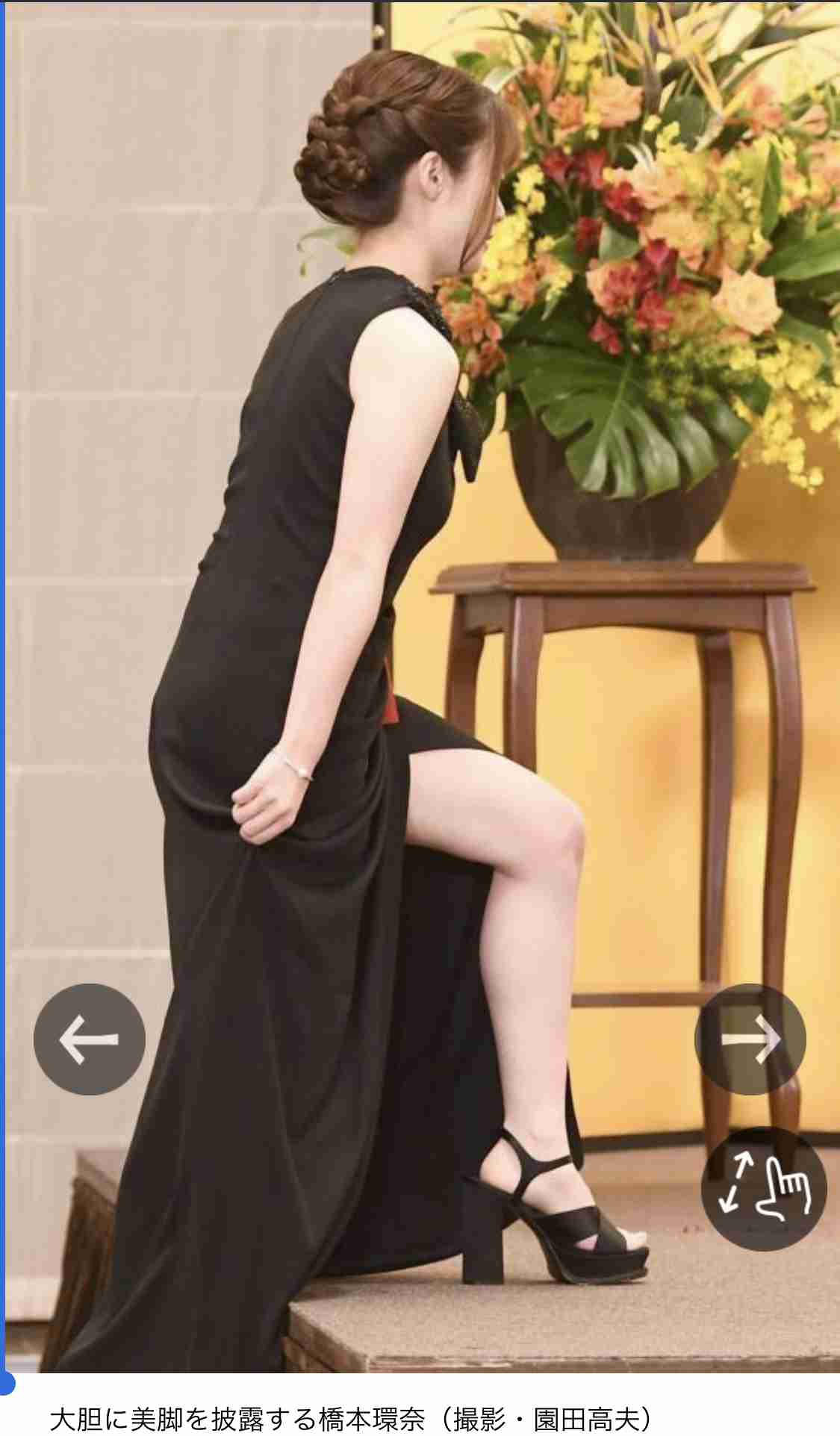 橋本環奈 深いスリットの黒ドレス、太股から白肌美脚で登場 感染から復帰舞台「号泣」と感謝