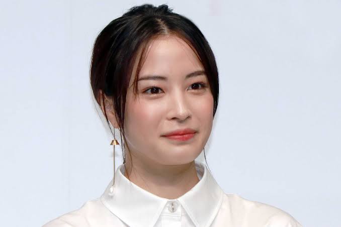 広瀬すず“激レア”自撮りにファン歓喜「え、誰!?」「リアル峰不二子」
