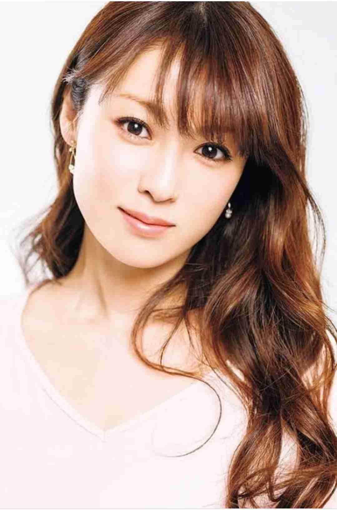 深田恭子、ビーチで美脚スラリなホットパンツ姿に絶賛の声「可愛さは別格」「もっとムチムチしててもいい」