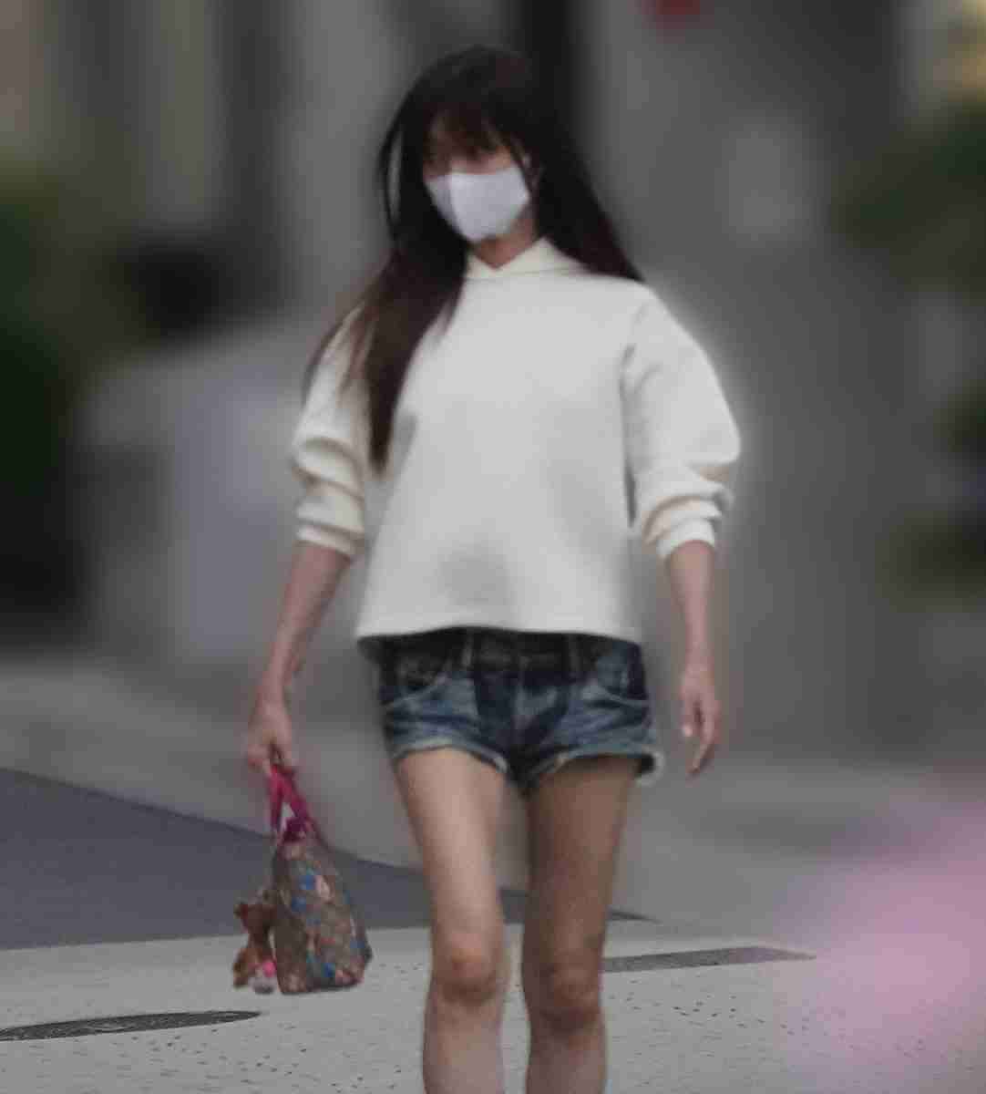 深田恭子、ビーチで美脚スラリなホットパンツ姿に絶賛の声「可愛さは別格」「もっとムチムチしててもいい」