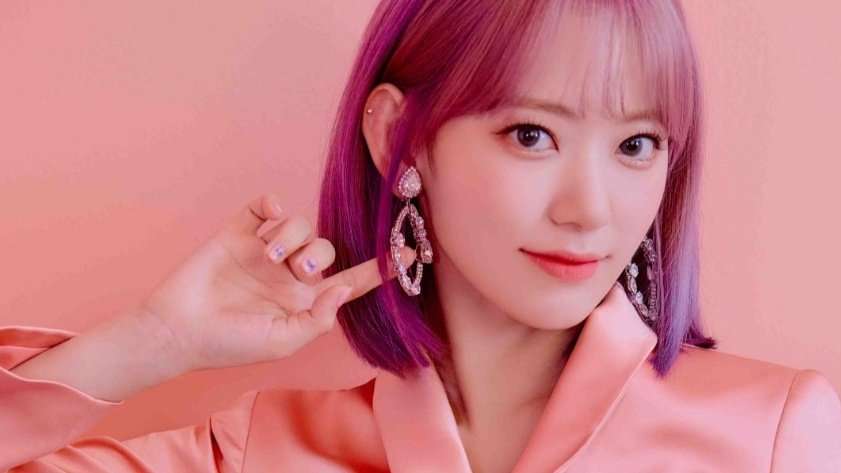 韓国でアイドル活動の宮脇咲良、印象激変の最新ショットが大反響