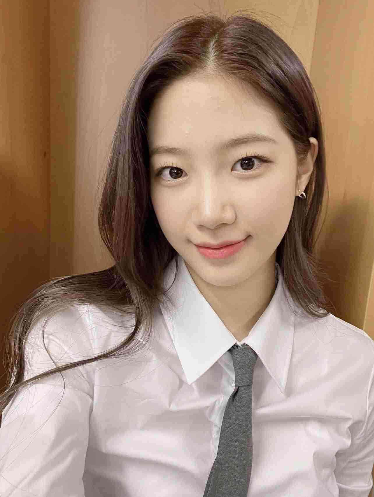 韓国でアイドル活動の宮脇咲良、印象激変の最新ショットが大反響