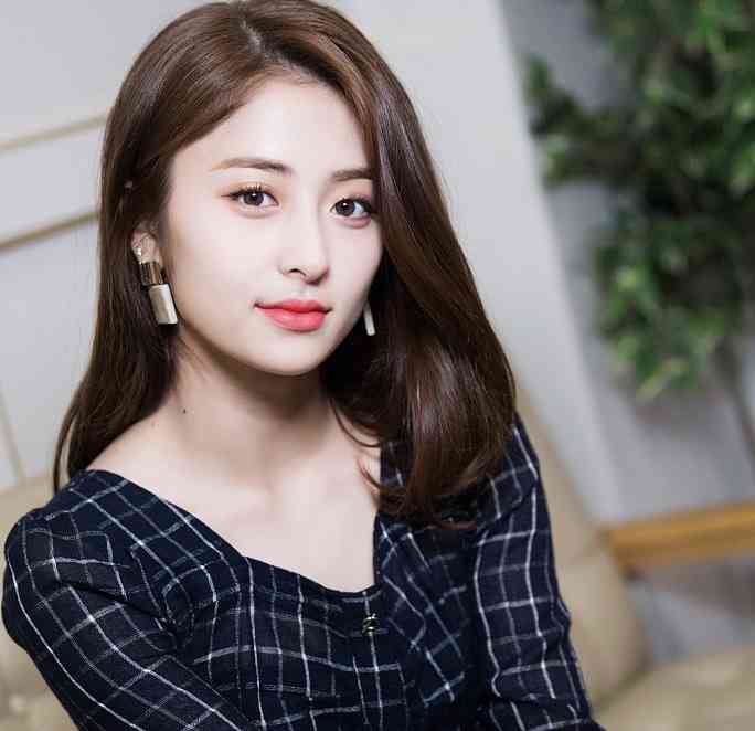 韓国でアイドル活動の宮脇咲良、印象激変の最新ショットが大反響