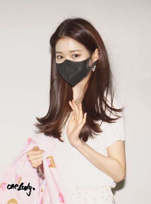 韓国でアイドル活動の宮脇咲良、印象激変の最新ショットが大反響