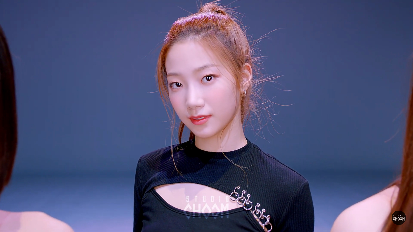 韓国でアイドル活動の宮脇咲良、印象激変の最新ショットが大反響