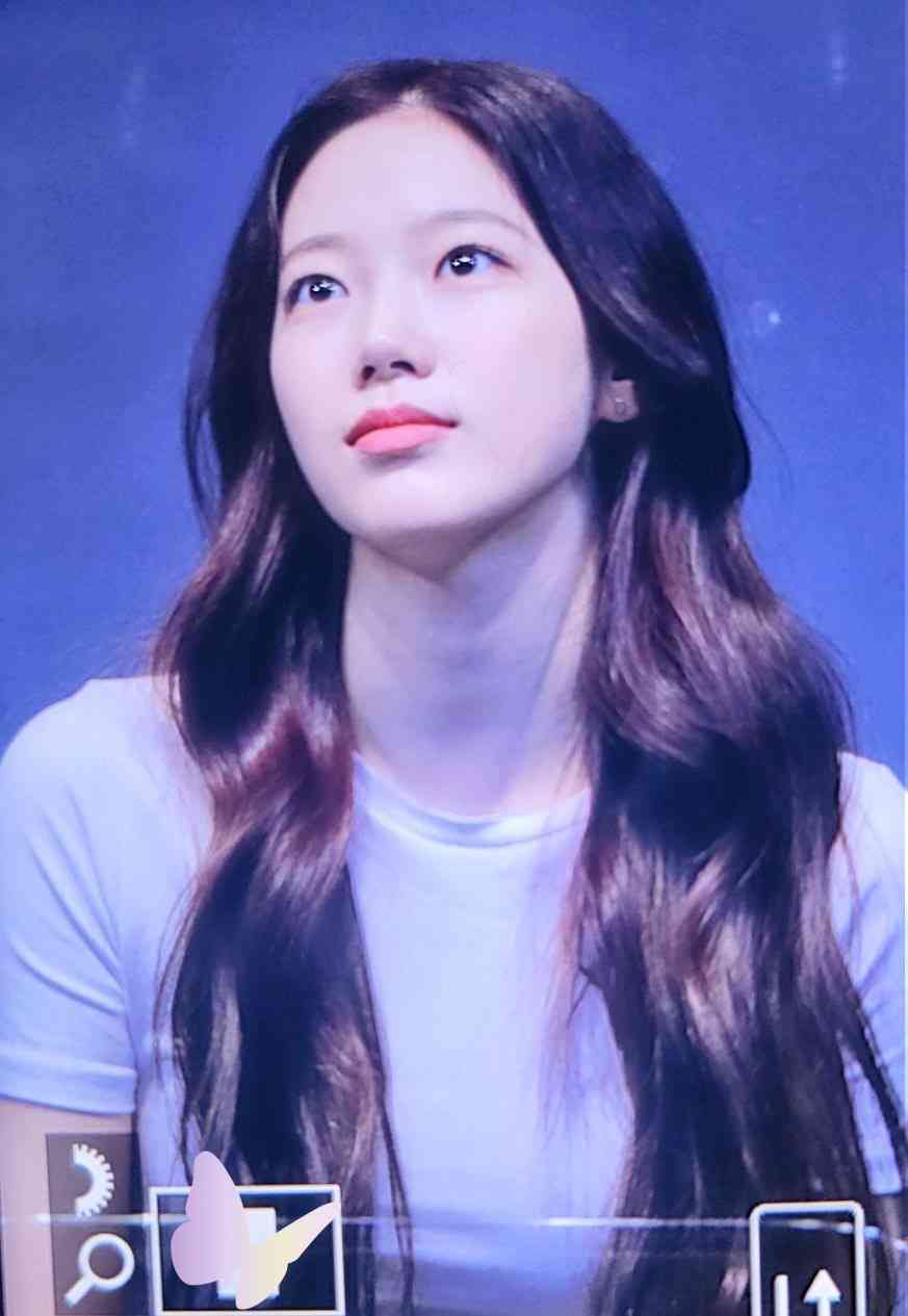 韓国でアイドル活動の宮脇咲良、印象激変の最新ショットが大反響