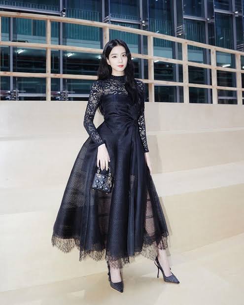 韓国でアイドル活動の宮脇咲良、印象激変の最新ショットが大反響