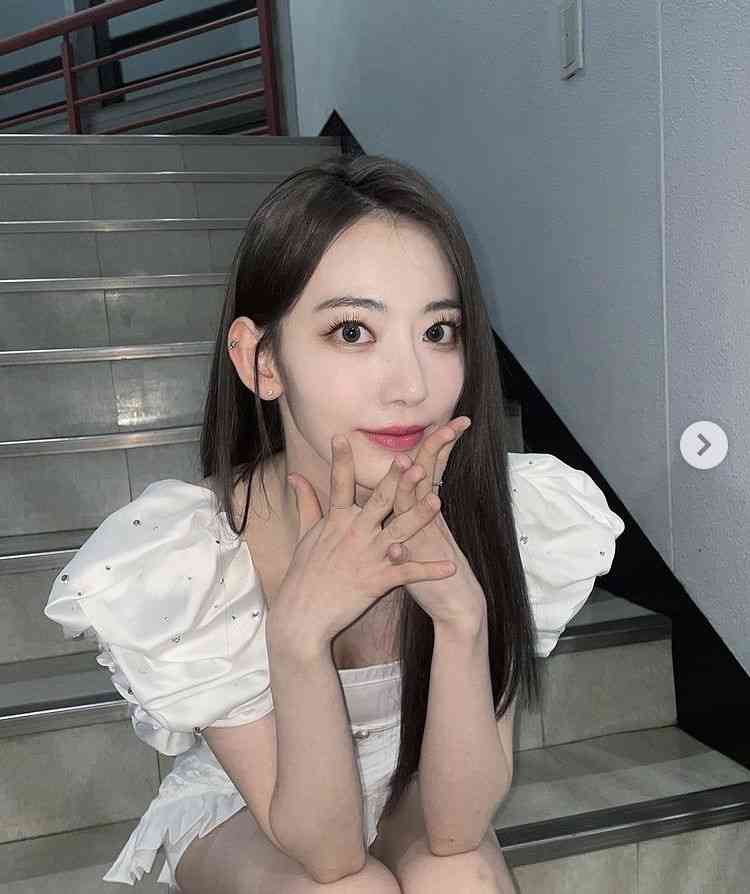 韓国でアイドル活動の宮脇咲良、印象激変の最新ショットが大反響