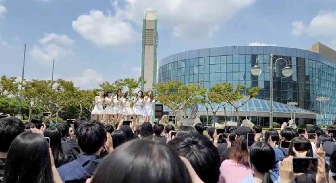 韓国でアイドル活動の宮脇咲良、印象激変の最新ショットが大反響