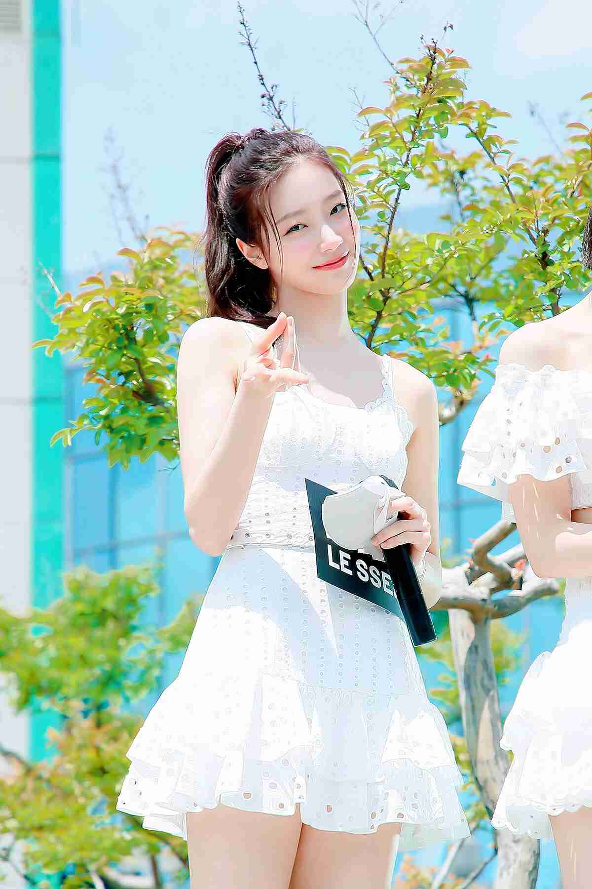 韓国でアイドル活動の宮脇咲良、印象激変の最新ショットが大反響