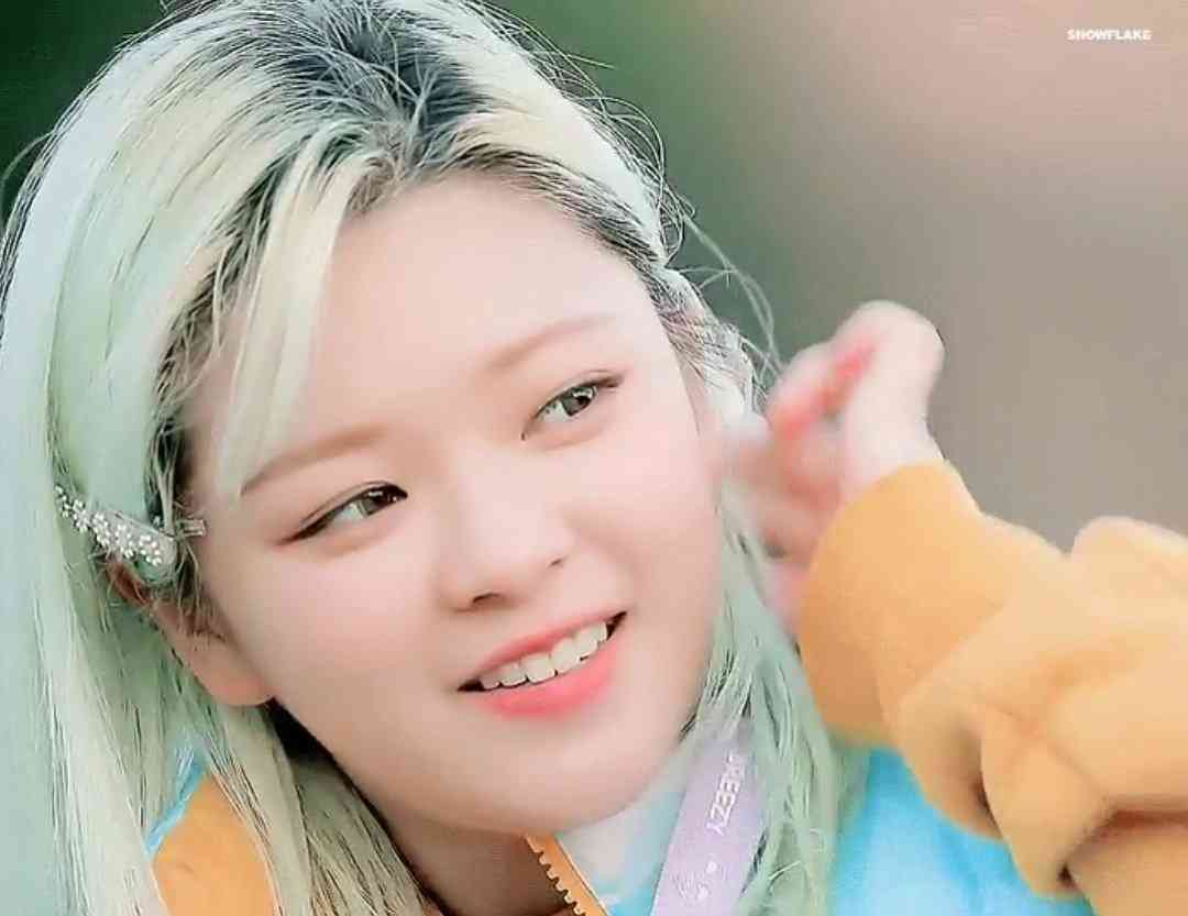 韓国でアイドル活動の宮脇咲良、印象激変の最新ショットが大反響