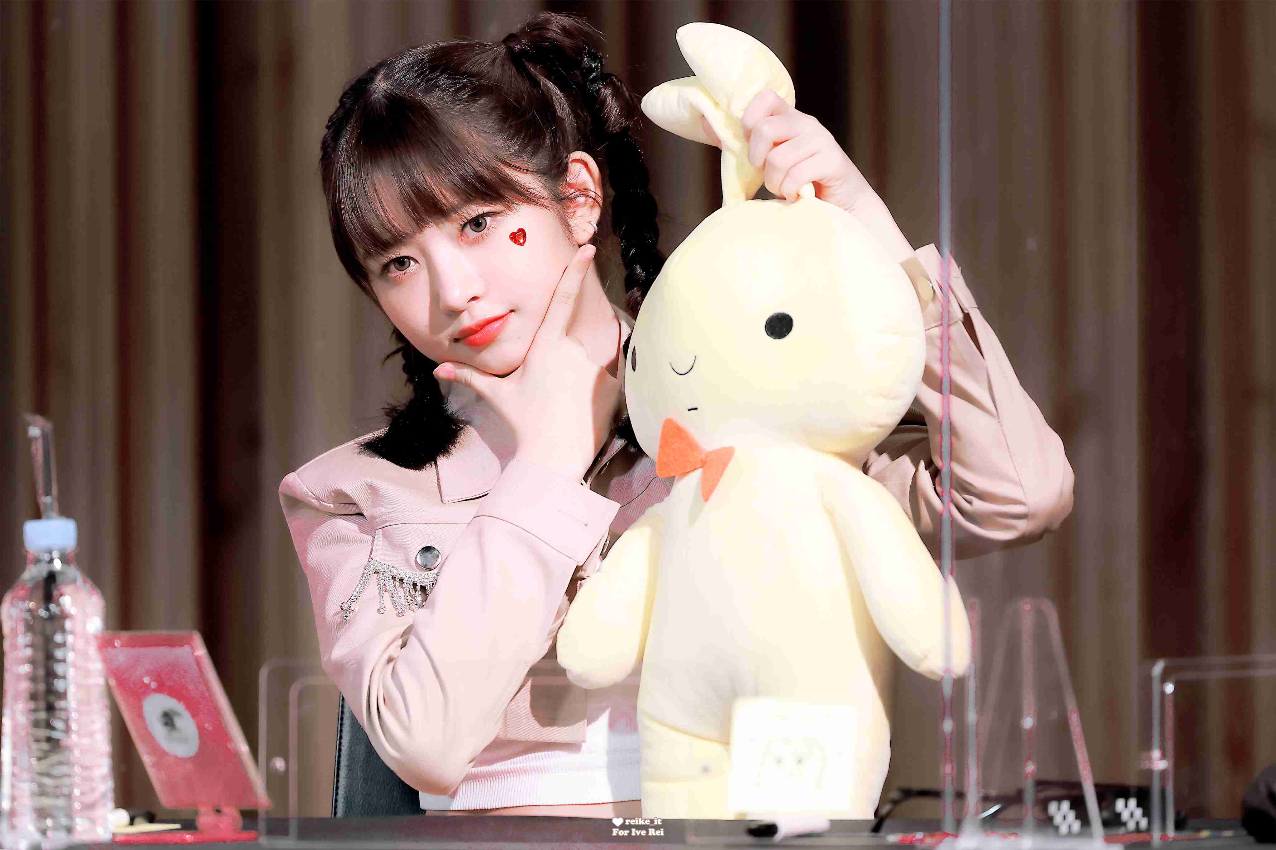 韓国でアイドル活動の宮脇咲良、印象激変の最新ショットが大反響