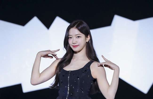韓国でアイドル活動の宮脇咲良、印象激変の最新ショットが大反響
