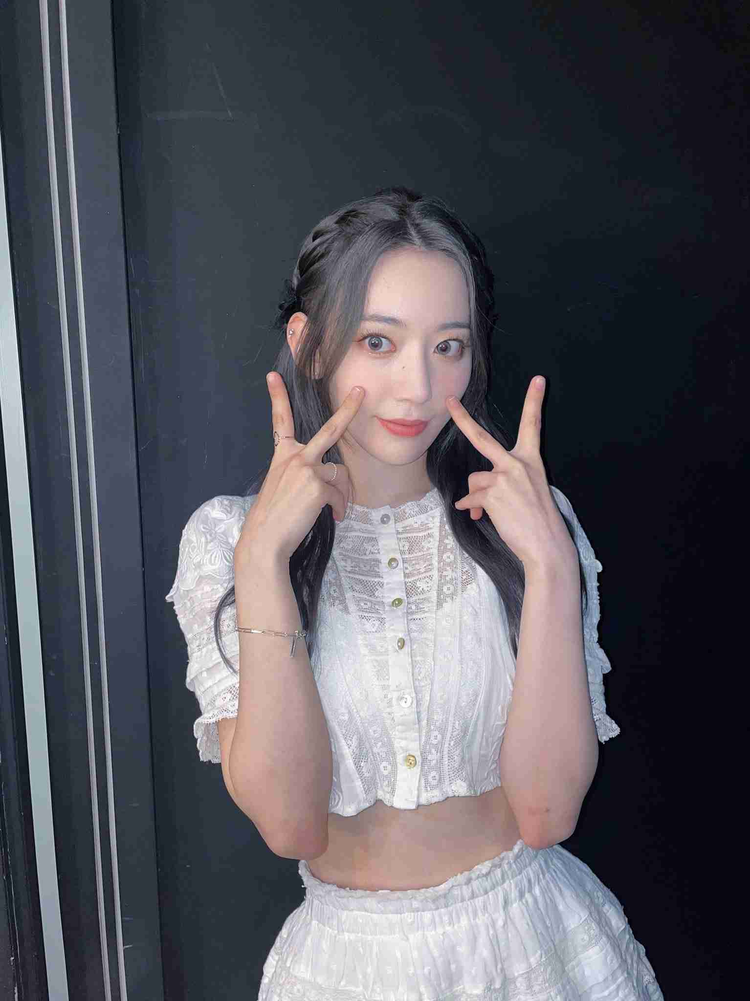 韓国でアイドル活動の宮脇咲良、印象激変の最新ショットが大反響