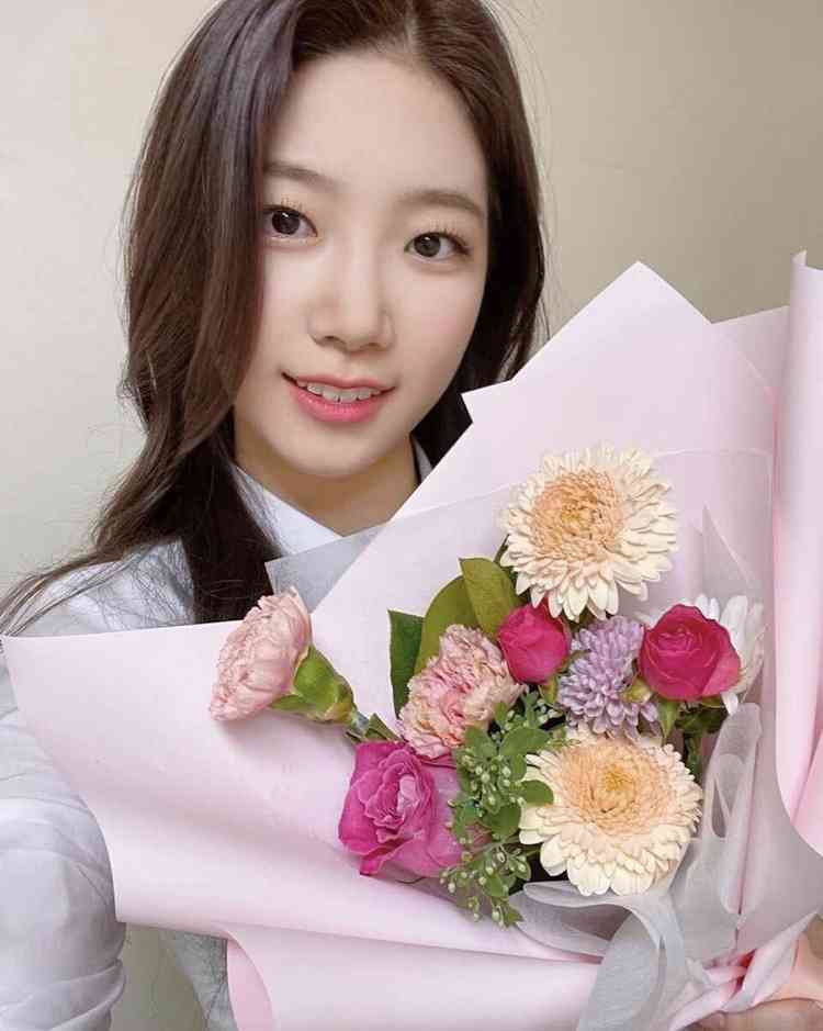 韓国でアイドル活動の宮脇咲良、印象激変の最新ショットが大反響
