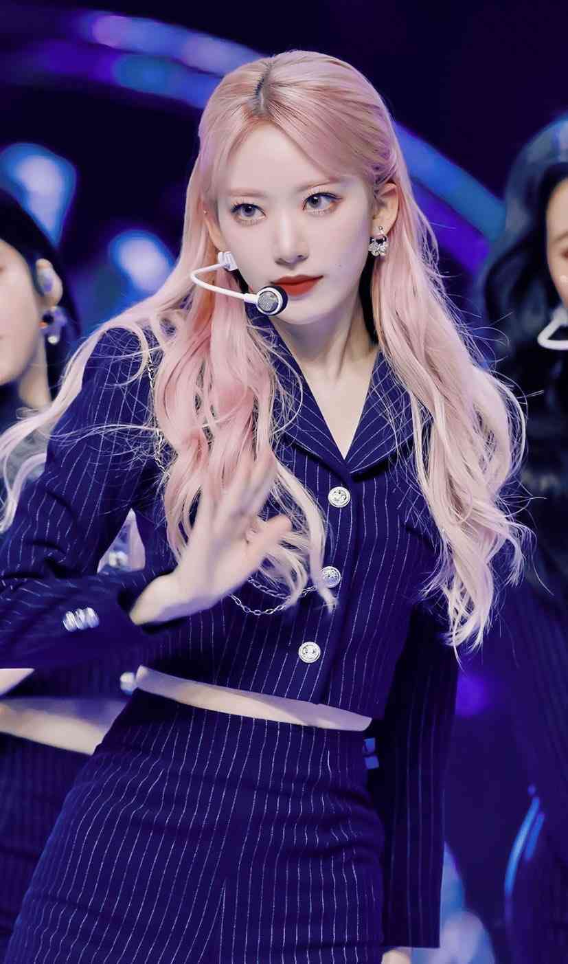 韓国でアイドル活動の宮脇咲良、印象激変の最新ショットが大反響