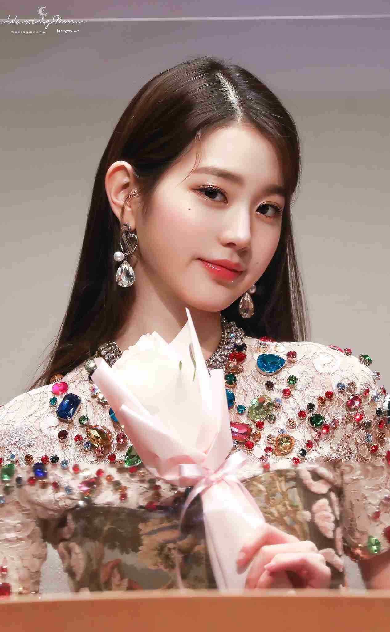 韓国でアイドル活動の宮脇咲良、印象激変の最新ショットが大反響