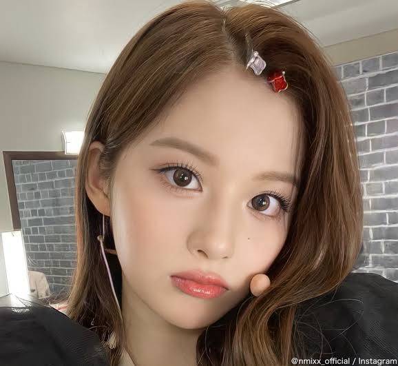 韓国でアイドル活動の宮脇咲良、印象激変の最新ショットが大反響