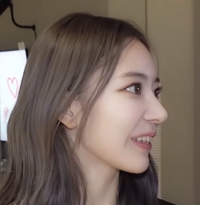 韓国でアイドル活動の宮脇咲良、印象激変の最新ショットが大反響