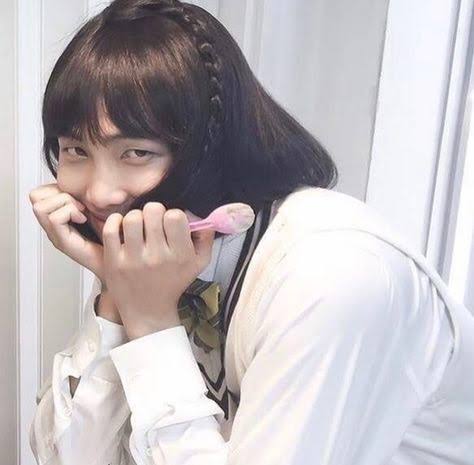 韓国でアイドル活動の宮脇咲良、印象激変の最新ショットが大反響