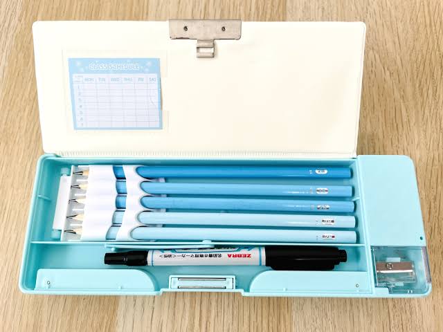 小1の衝撃あるある7選。連絡帳で欠席連絡、ランドセルの重さは4kgも？