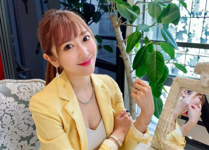 胸の谷間を見せる女性どう思いますか？Part2