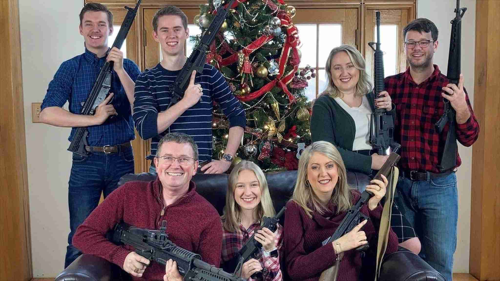 米NY州のスーパーで銃乱射、10人死亡 動機は人種的偏見