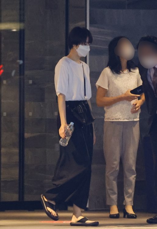 長澤まさみ「ウルトラ風真っ赤なブーツ」で放った圧倒的オーラ！