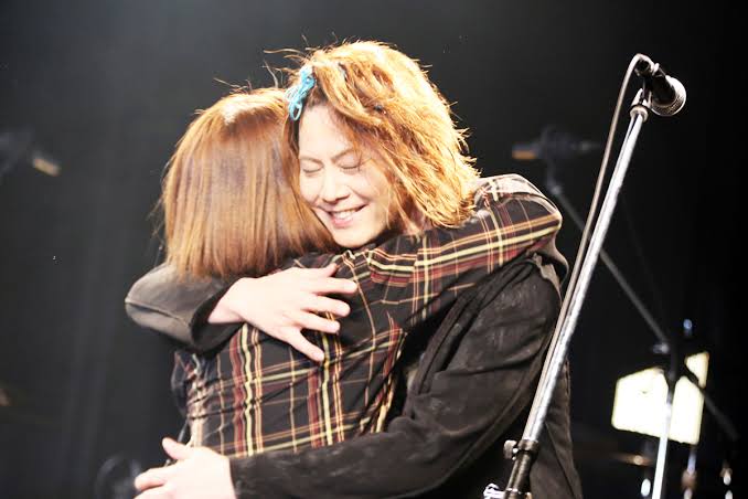 ラクリマ・クリスティーのギタリストKOJIさん死去、49歳　食道がん
