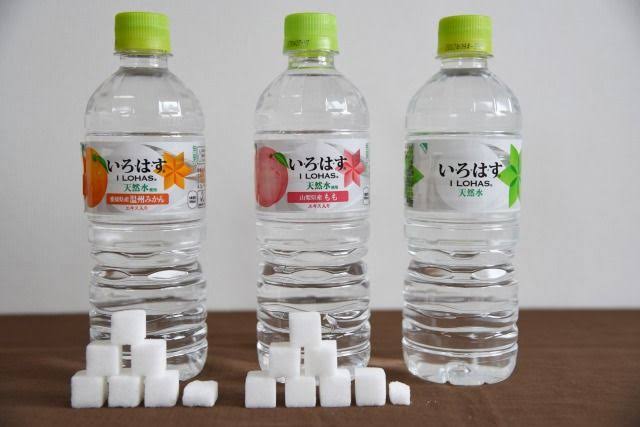 「いろはす」13年ぶりボトル刷新　ボコボコなくし滑らかな“ひねり”に