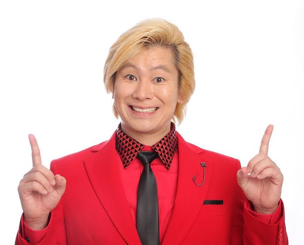 男の子が赤いランドセル