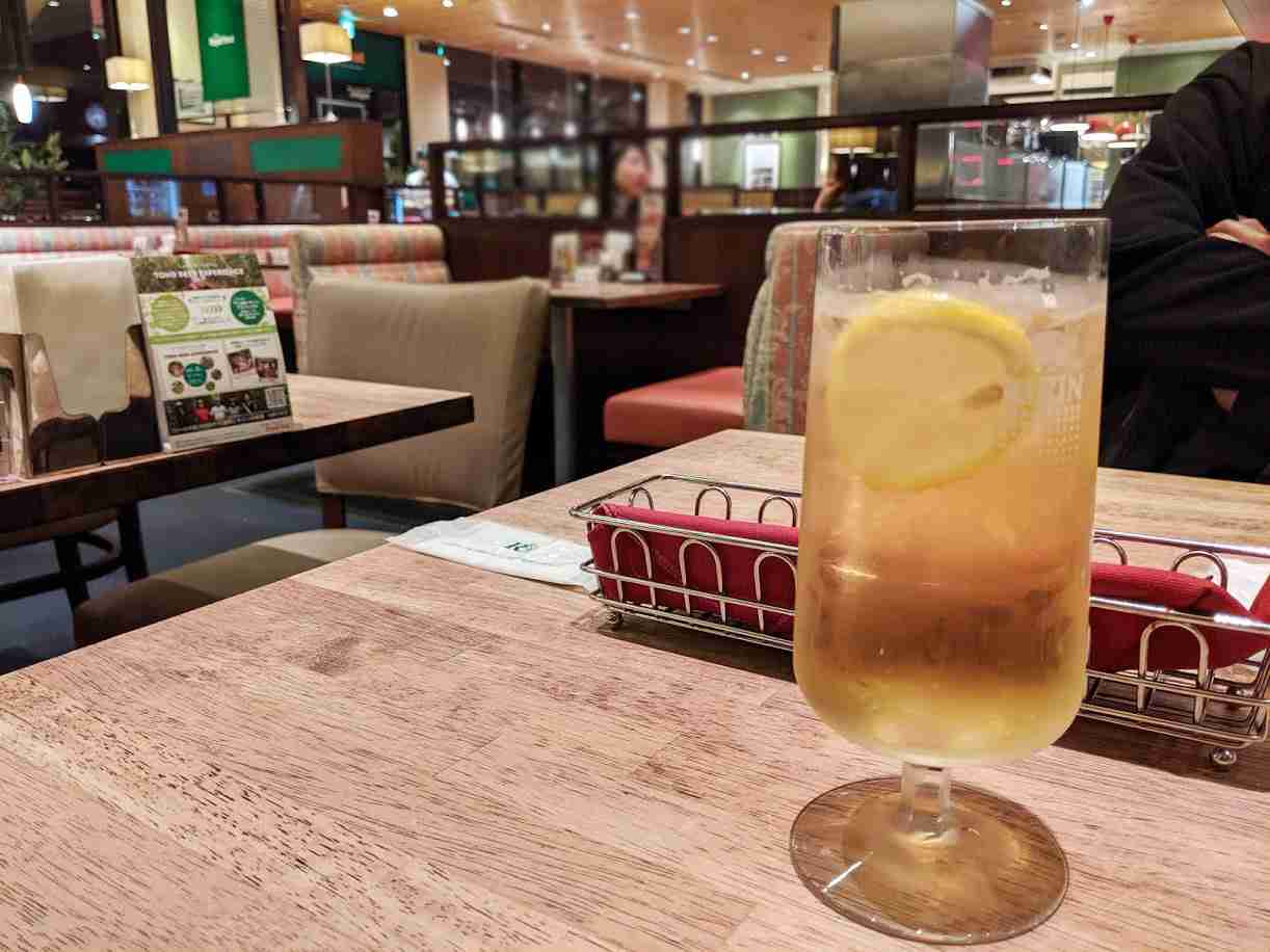一人ファミレス飲み好きな人