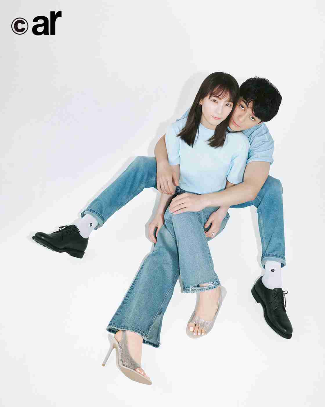 吉岡里帆＆眞栄田郷敦“ゼロ距離”ハグカット公開「ar」史上初カップル表紙