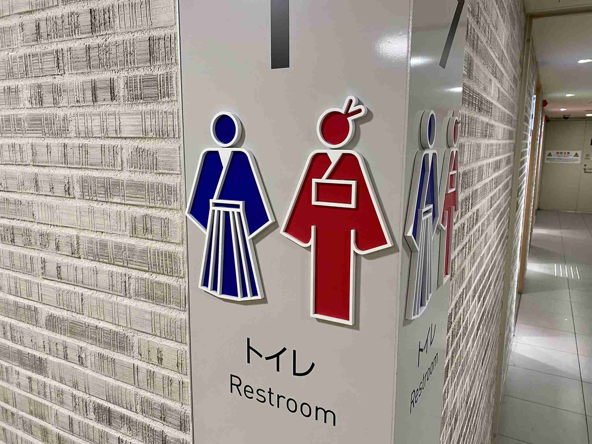 「どっちかわからん」「色覚異常の人だと識別できないのでは」　オシャレ特化トイレの性別表記ツイートに「怖い」の声多数