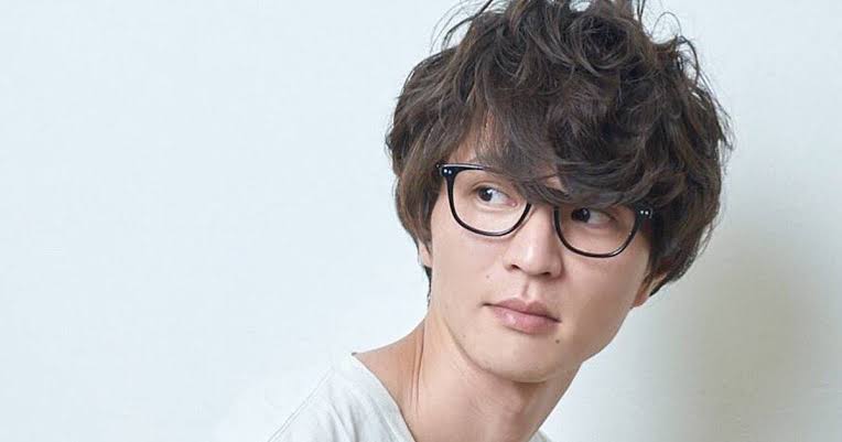 結婚発表のモグライダー・ともしげ　婚約指輪「置き配で」に共演者驚がく「何で」