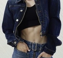 山本舞香 Tシャツまくり超美くびれ披露「腹筋どうなってる」「その腹筋に憧れる」と反響