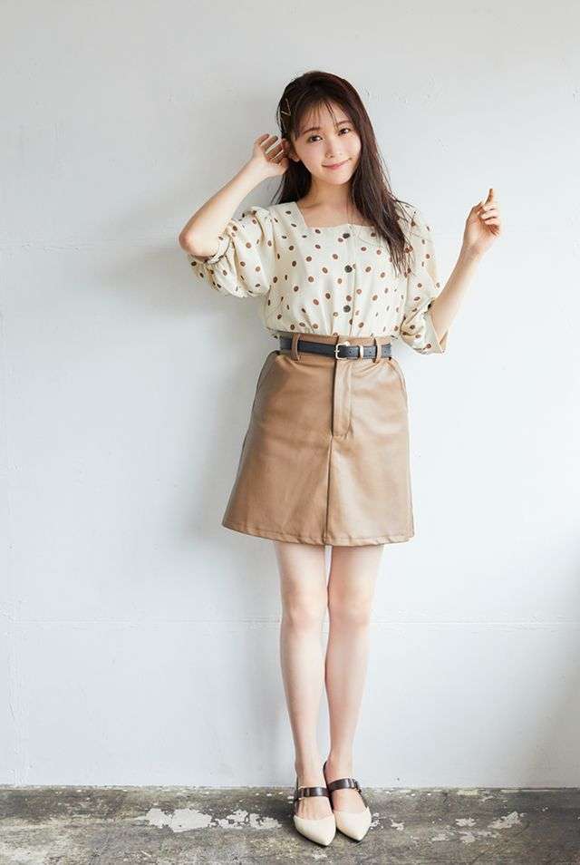 久間田琳加、ピンクコーデで美脚あらわ　「見惚れてしまう」「足が長すぎてびっくり」