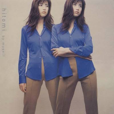 hitomi　「年齢的に大丈夫か？！」久々のミニスカ姿披露に反響「全く問題ない」「最高」の声