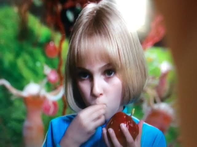 橋本環奈のギャップある表情に心撃ち抜かれる!? 映画『バイオレンスアクション』場面写真