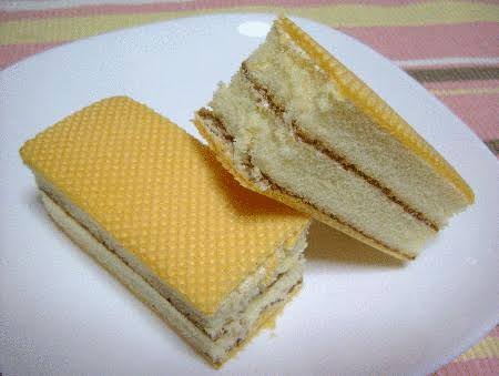 よく買ってる市販のパンをあげるトピ