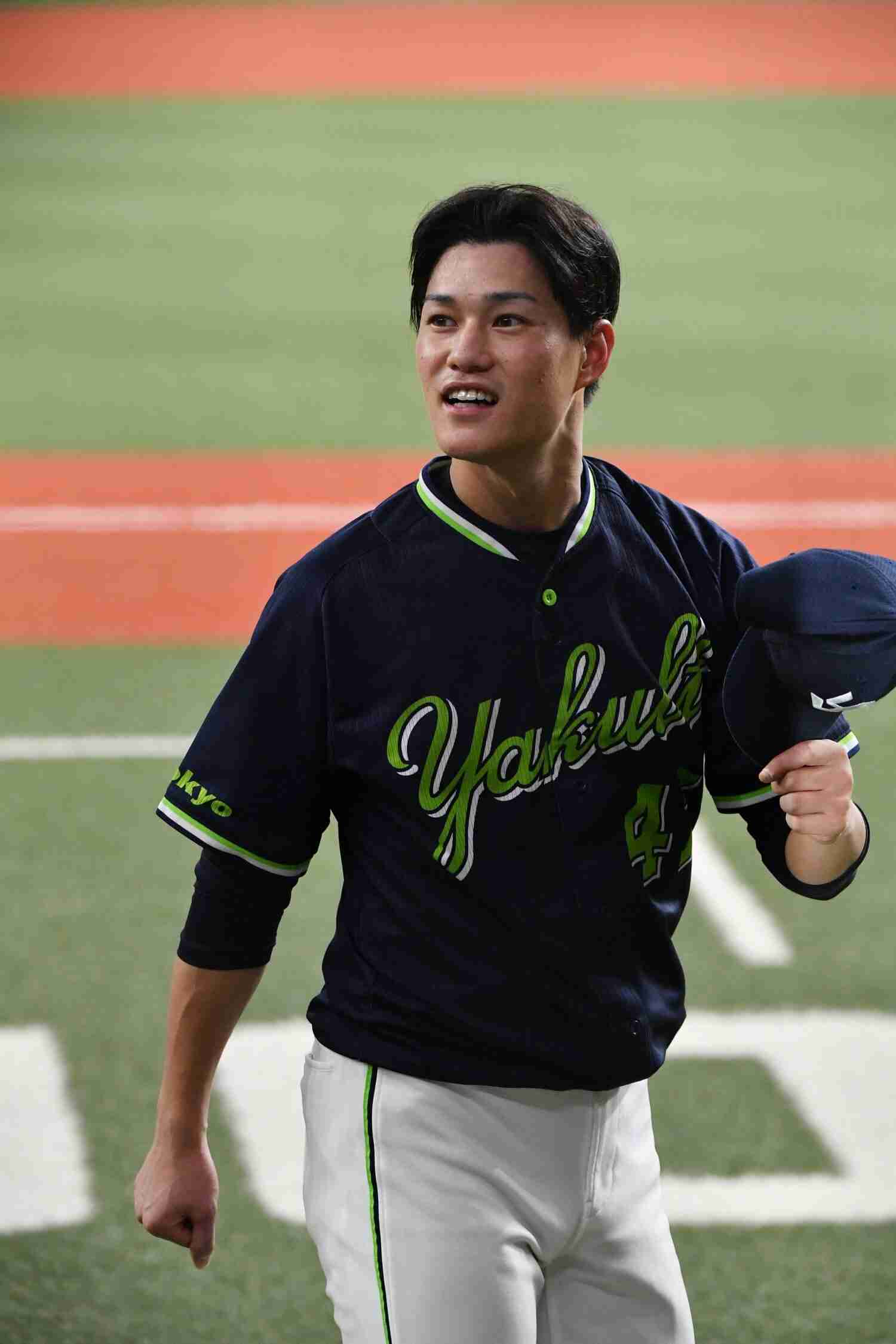 板野友美、夫・高橋奎二投手の初完封5勝目を祝福　ファン「旦那様頼もしい」