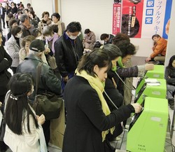 15~24歳の3割が「公衆電話を使ったことがない」、そもそも見たことがない人の割合は?