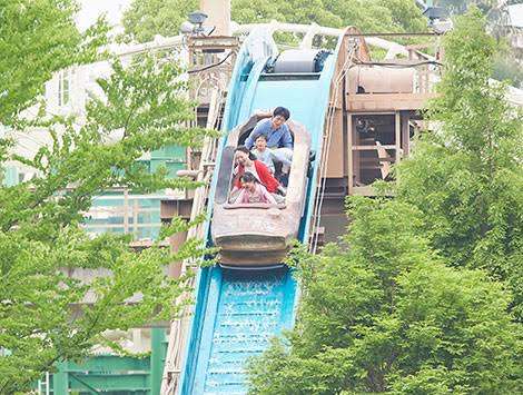 遊園地の懐かしいアトラクション