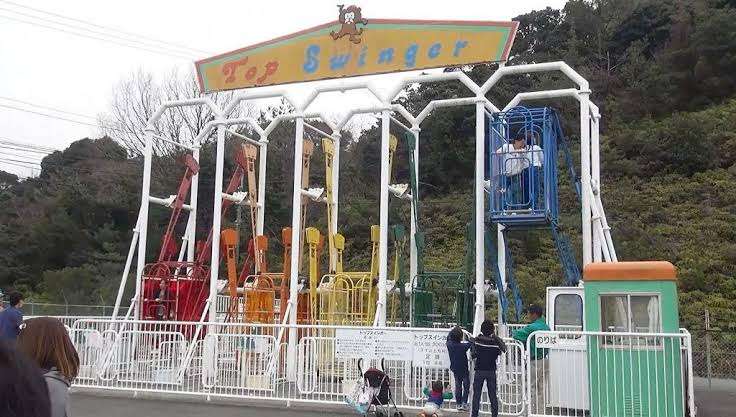 遊園地の懐かしいアトラクション