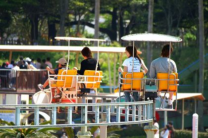 遊園地の懐かしいアトラクション