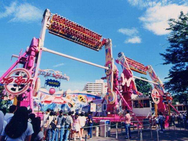遊園地の懐かしいアトラクション