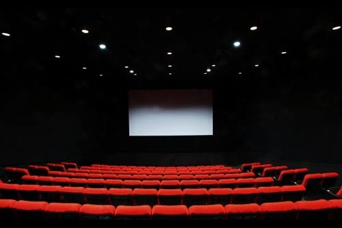 映画のレイトショー好きな人〜