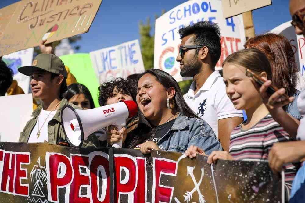 エズラ・ミラー、12歳の少女を「心理的に操り支配した」と訴えられる　被害者は疑惑を否定