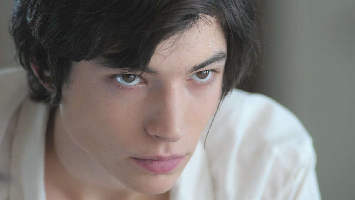 エズラ・ミラー、12歳の少女を「心理的に操り支配した」と訴えられる　被害者は疑惑を否定